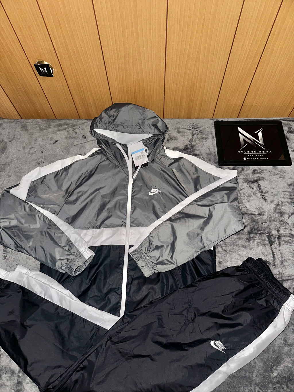 TRACKSUIT NYLON NIKE KING KONG CON BANDE • GRIGIO / NERO / BIANCO