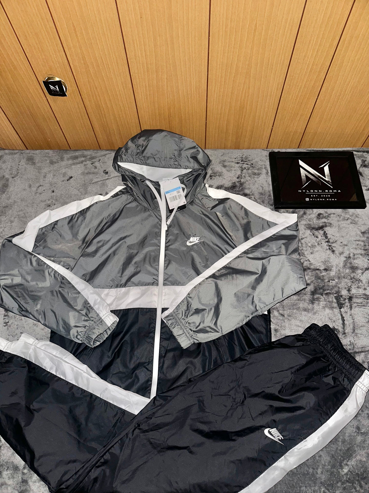 TRACKSUIT NYLON NIKE KING KONG CON BANDE • GRIGIO / NERO / BIANCO