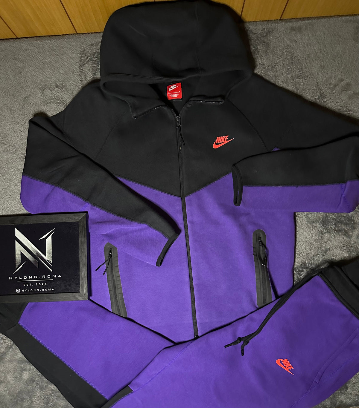 TRACKSUIT NIKE TECH• NERO / VIOLA / CORALLO