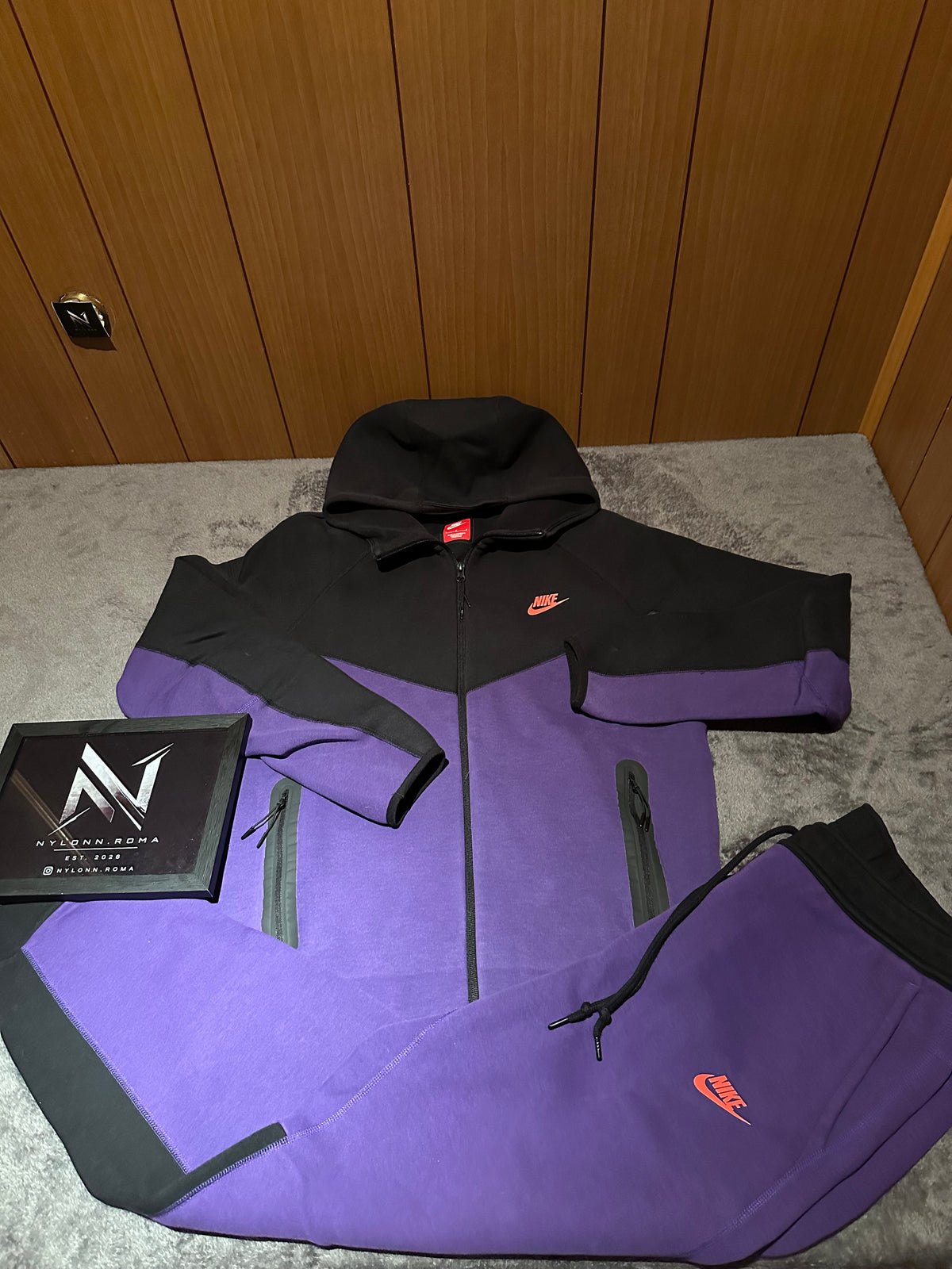TRACKSUIT NIKE TECH• NERO / VIOLA / CORALLO