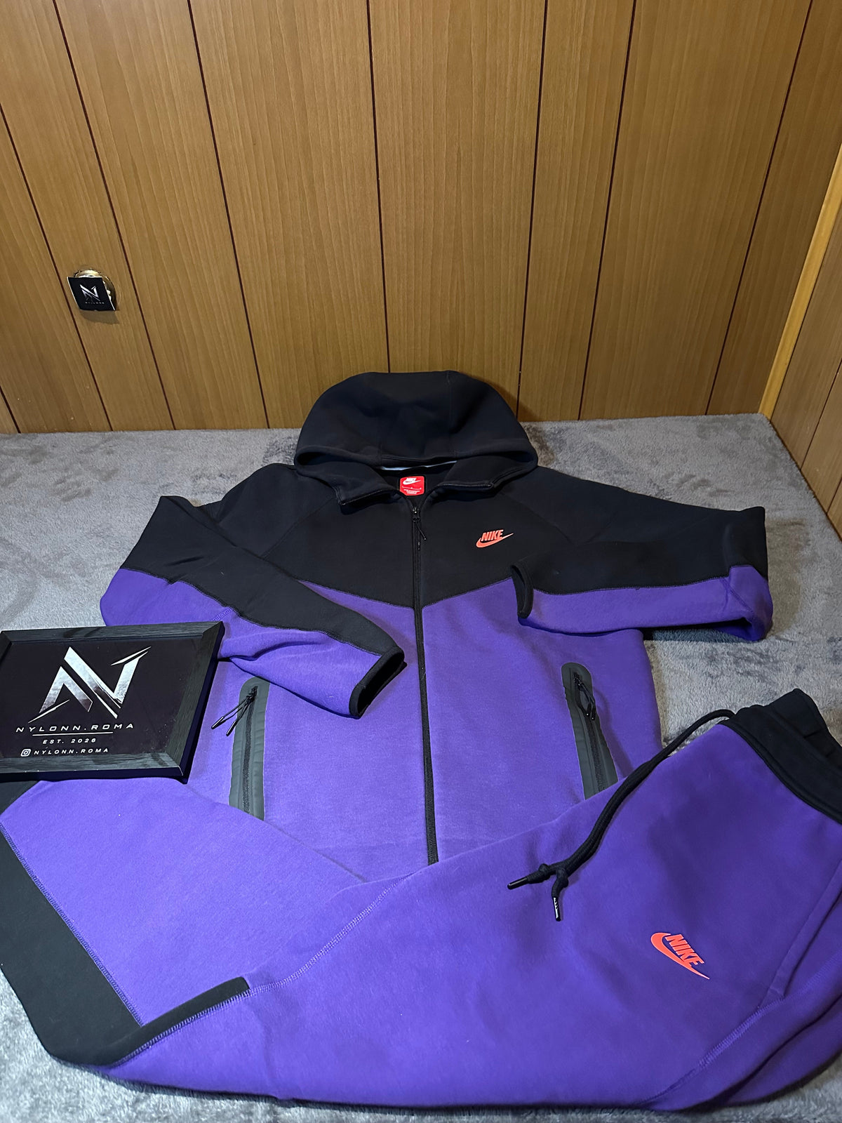 TRACKSUIT NIKE TECH• NERO / VIOLA / CORALLO