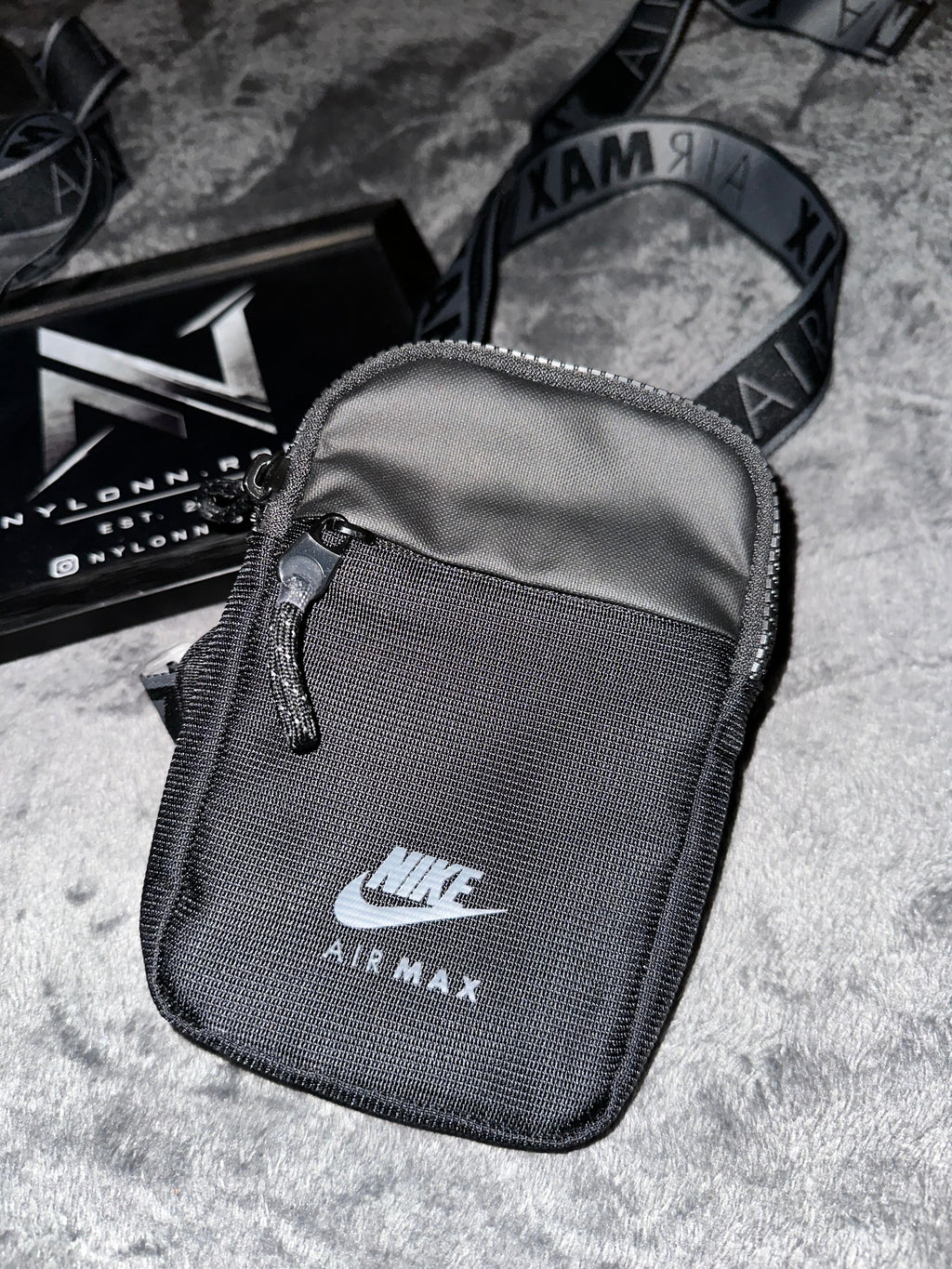 TRACOLLA NIKE AIR MAX • NERO / GRIGIO