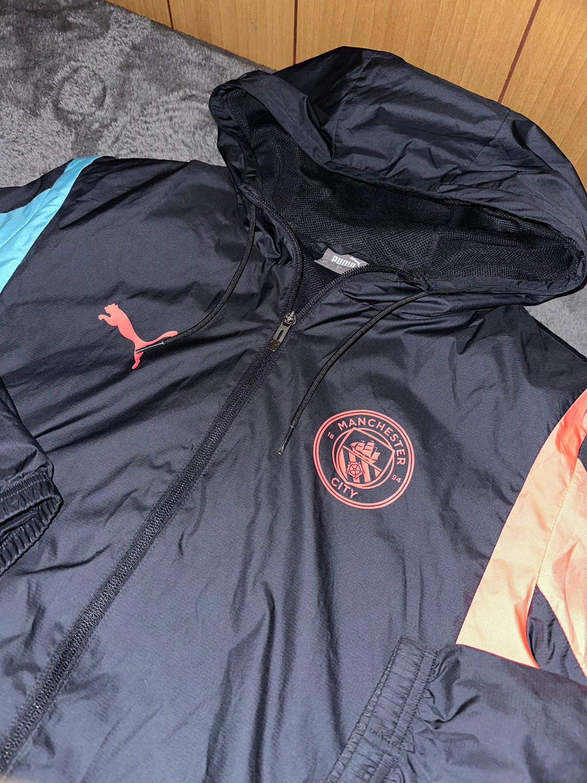 TRACKSUIT MANCHESTER CITY • NERO / AZZURRO / CORALLO