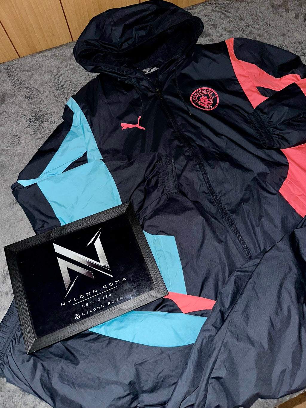 TRACKSUIT MANCHESTER CITY • NERO / AZZURRO / CORALLO