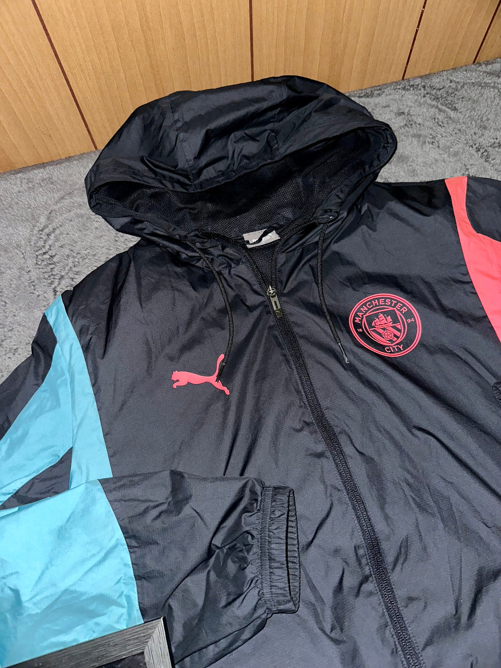 TRACKSUIT MANCHESTER CITY • NERO / AZZURRO / CORALLO