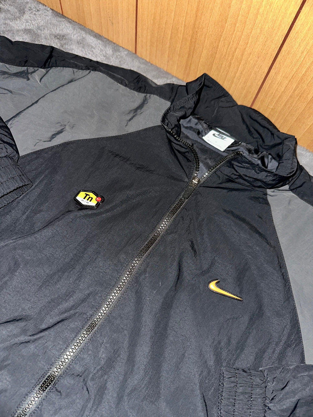 TRACKSUIT NIKE TN • NERO / GRIGIO / ROSSI