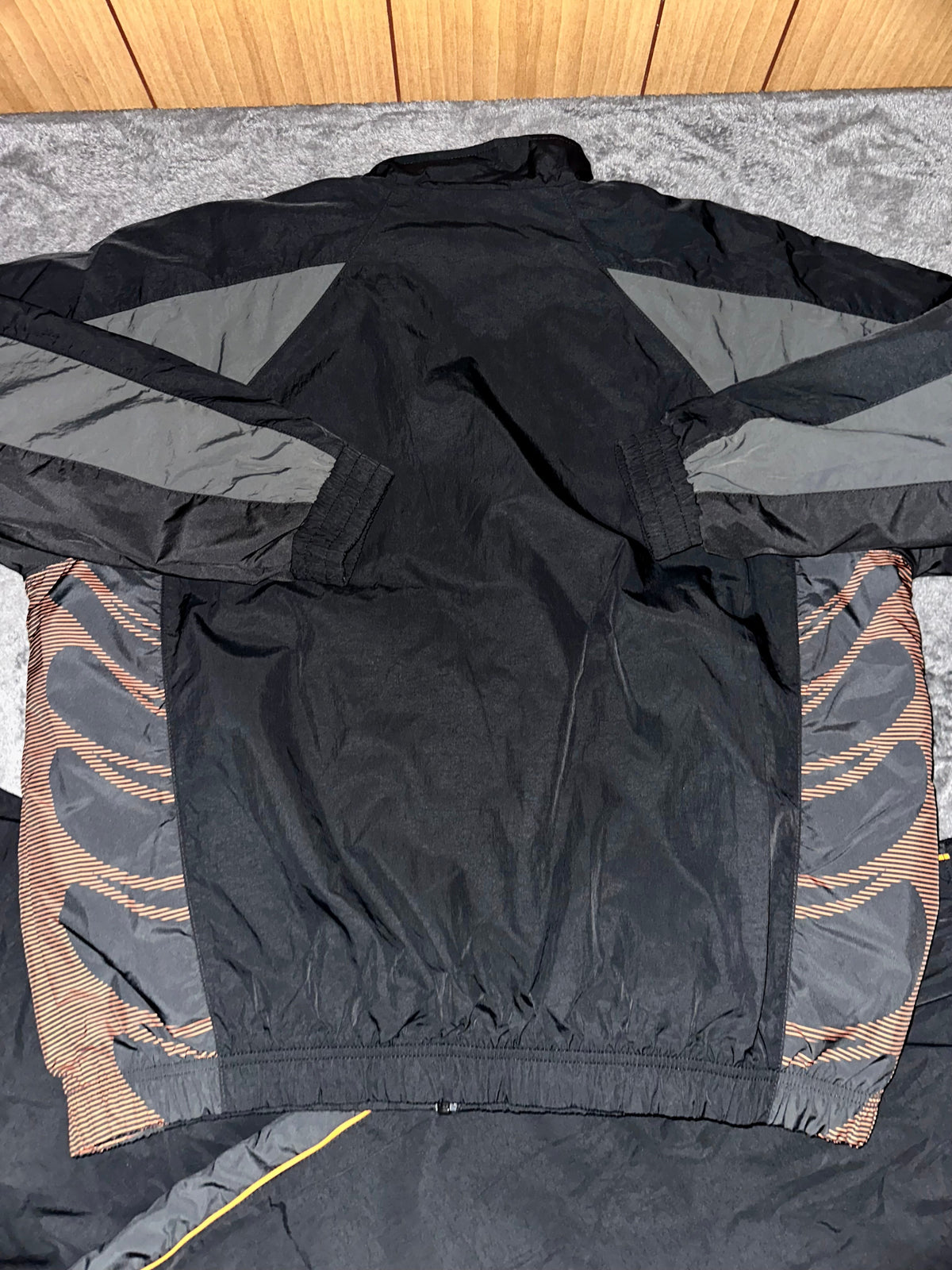 TRACKSUIT NIKE TN • NERO / GRIGIO / ROSSI