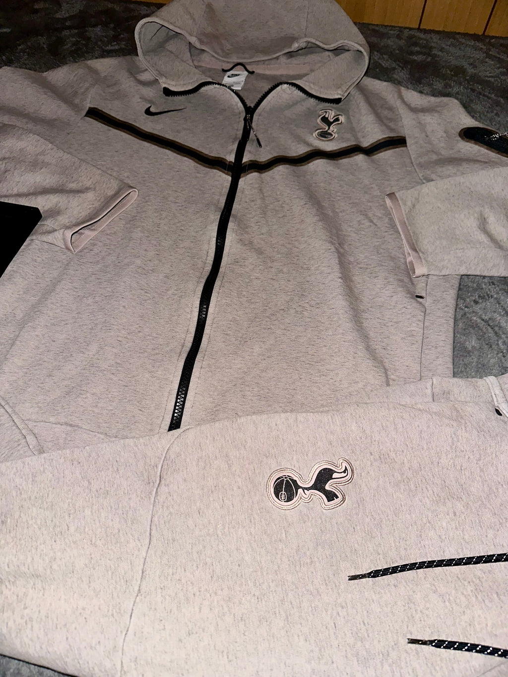 TRACKSUIT NIKE TECH TOTTENHAM • GRIGIO / NERO