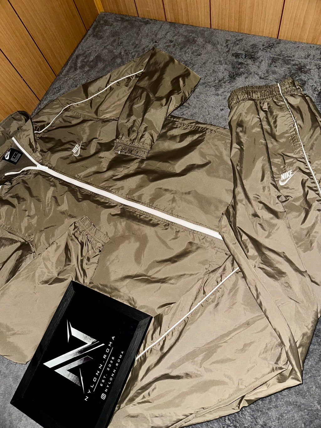 TRACKSUIT NIKE • KHAKI / BIANCO