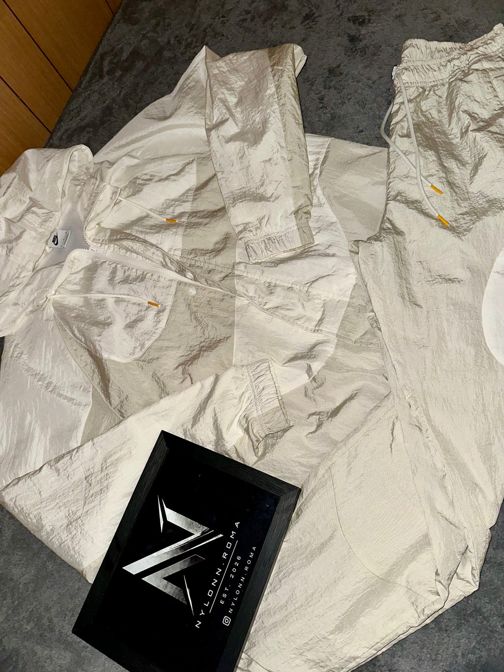 TRACKSUIT NIKE SWOOSH • BIANCO / GRIGIO
