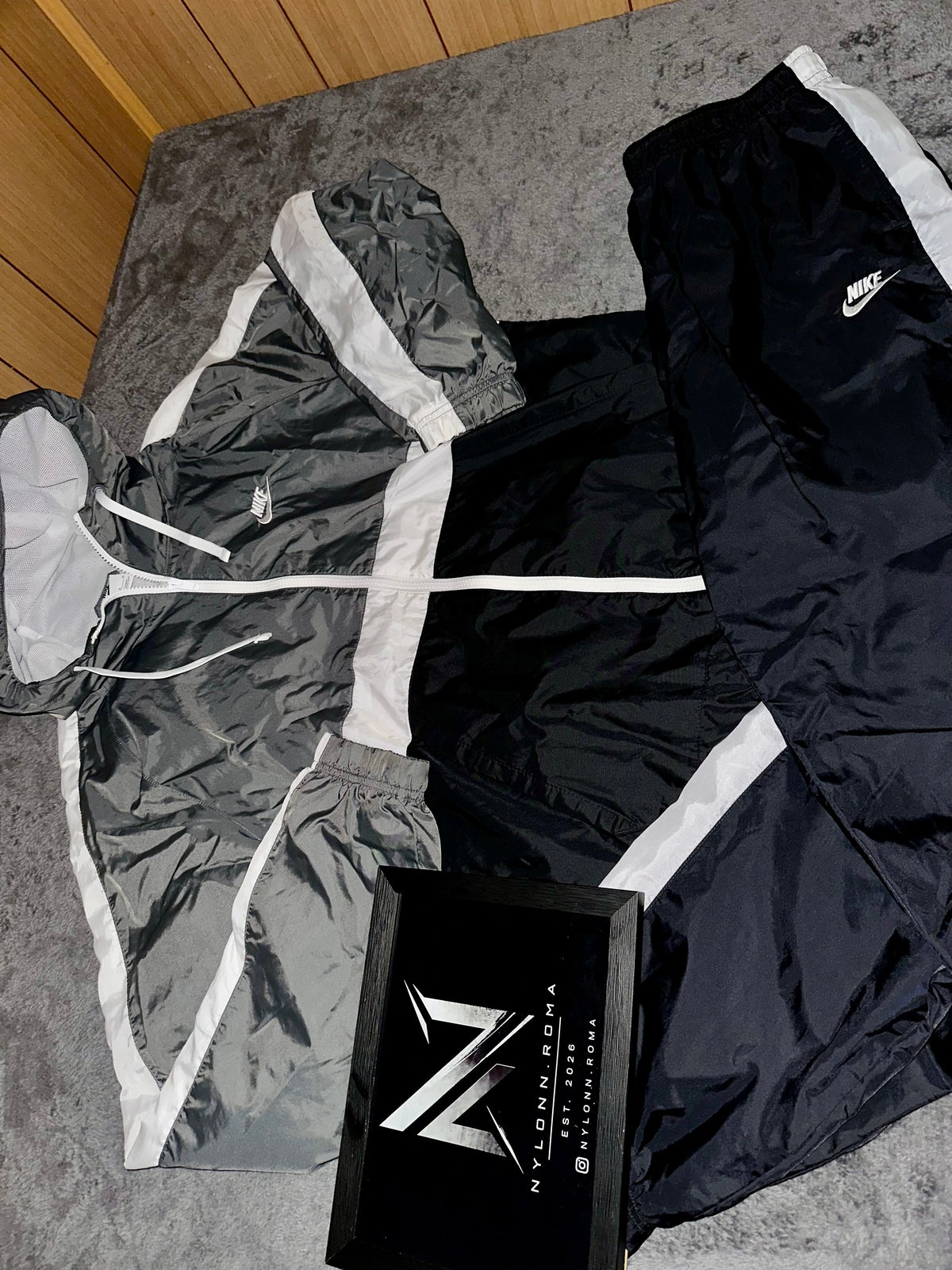 TRACKSUIT NYLON NIKE KING KONG CON BANDE • GRIGIO / NERO / BIANCO