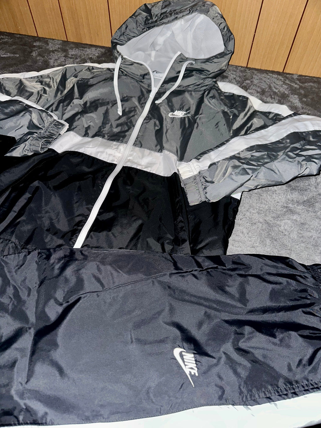 TRACKSUIT NYLON NIKE KING KONG CON BANDE • GRIGIO / NERO / BIANCO
