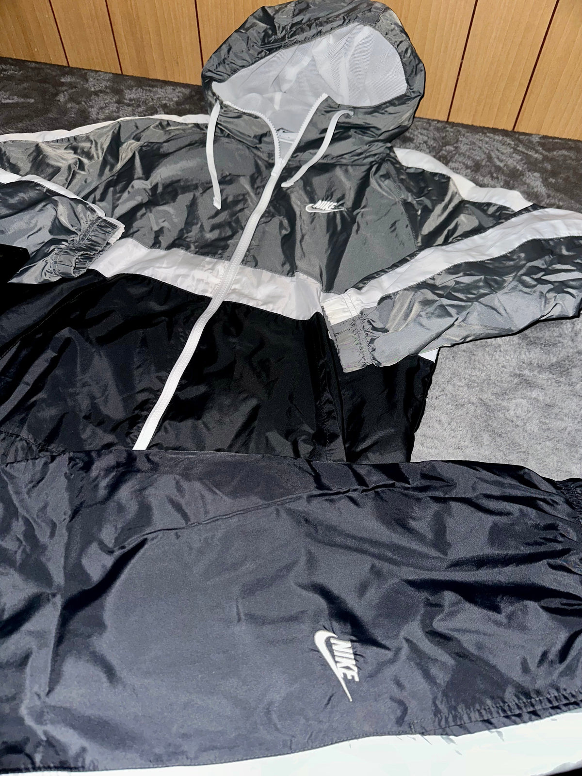 TRACKSUIT NYLON NIKE KING KONG CON BANDE • GRIGIO / NERO / BIANCO