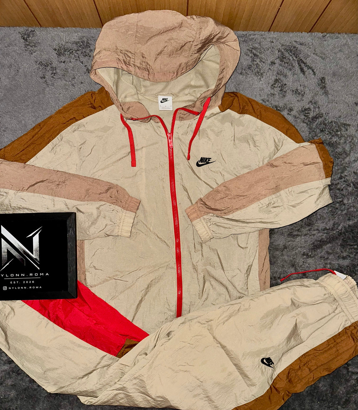 TRACKSUIT NYLON NIKE LION• BEIGE / CAMMELLO / ROSSO