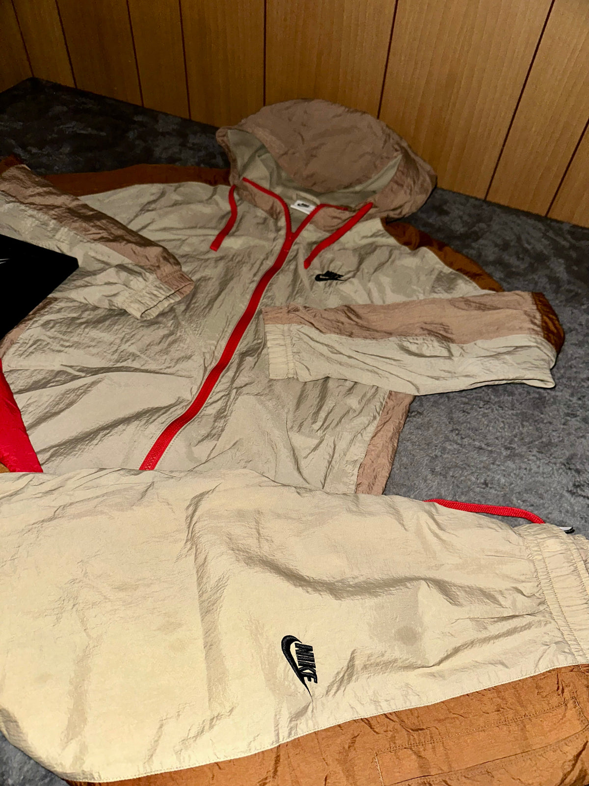 TRACKSUIT NYLON NIKE LION• BEIGE / CAMMELLO / ROSSO