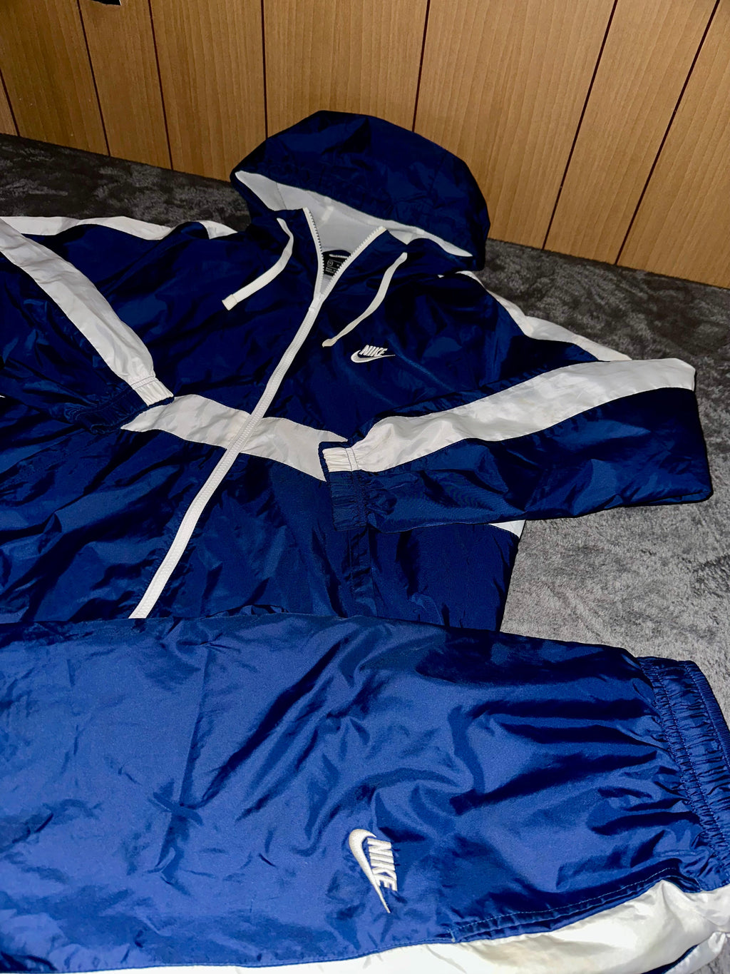 TRACKSUIT NIKE ROYAL CON BANDE • BLU / BIANCO