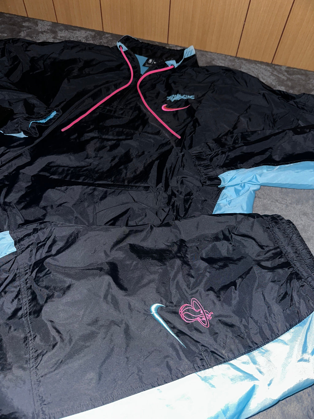 TRACKSUIT NIKE MIAMI HEAT • NERO / AZZURRO / ROSA