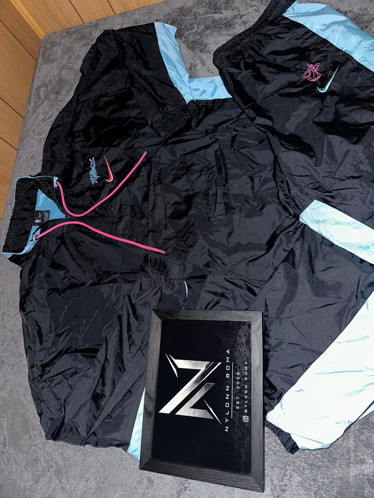 TRACKSUIT NIKE MIAMI HEAT • NERO / AZZURRO / ROSA