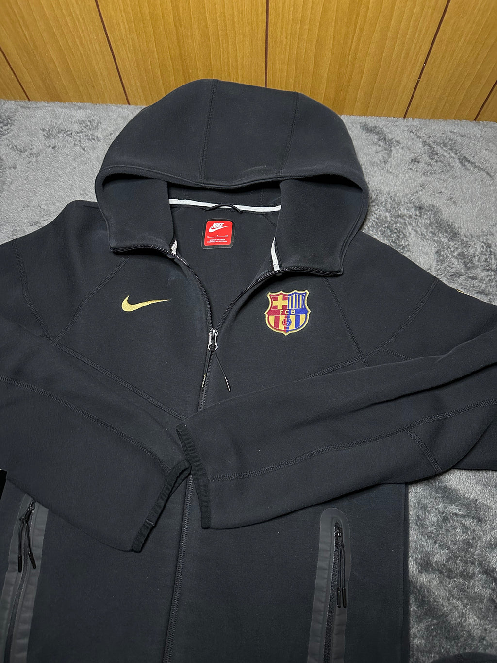 TRACKSUIT NIKE TECH FC BARCELLONA CON CAPPUCCIO • NERO / ORO