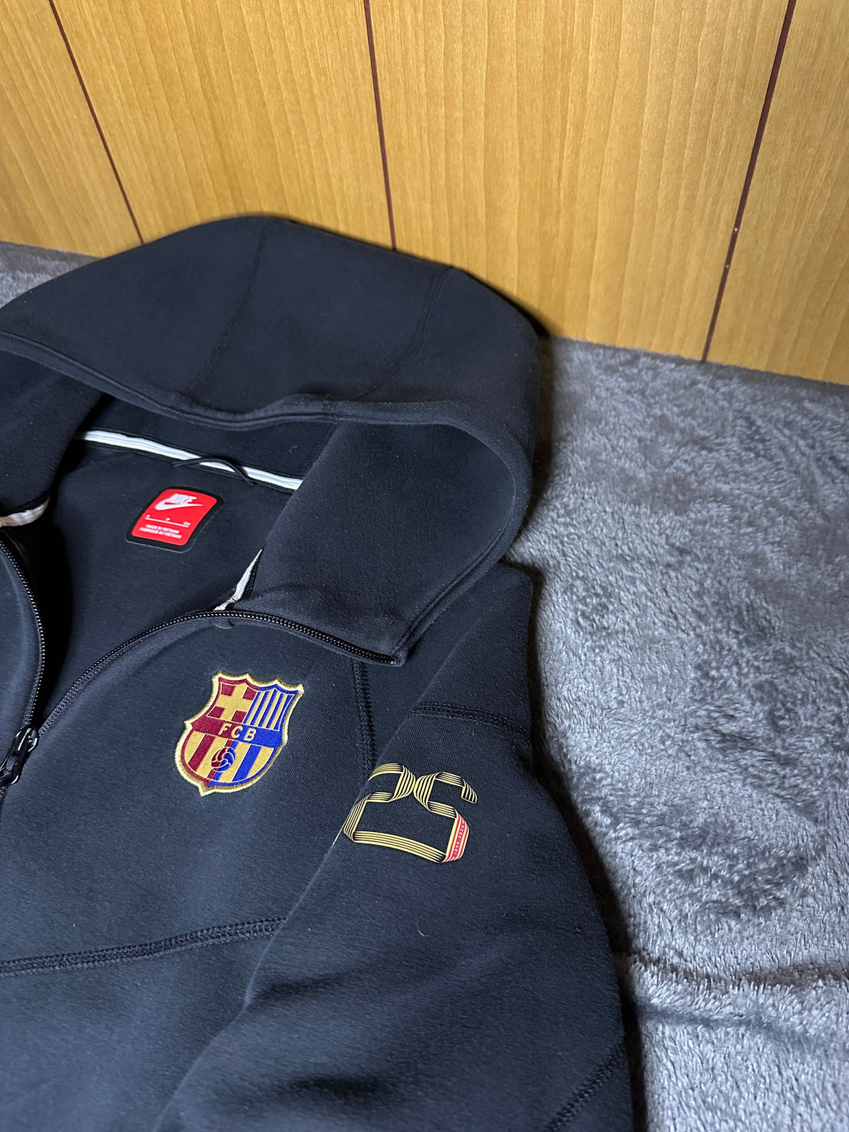 TRACKSUIT NIKE TECH FC BARCELLONA CON CAPPUCCIO • NERO / ORO