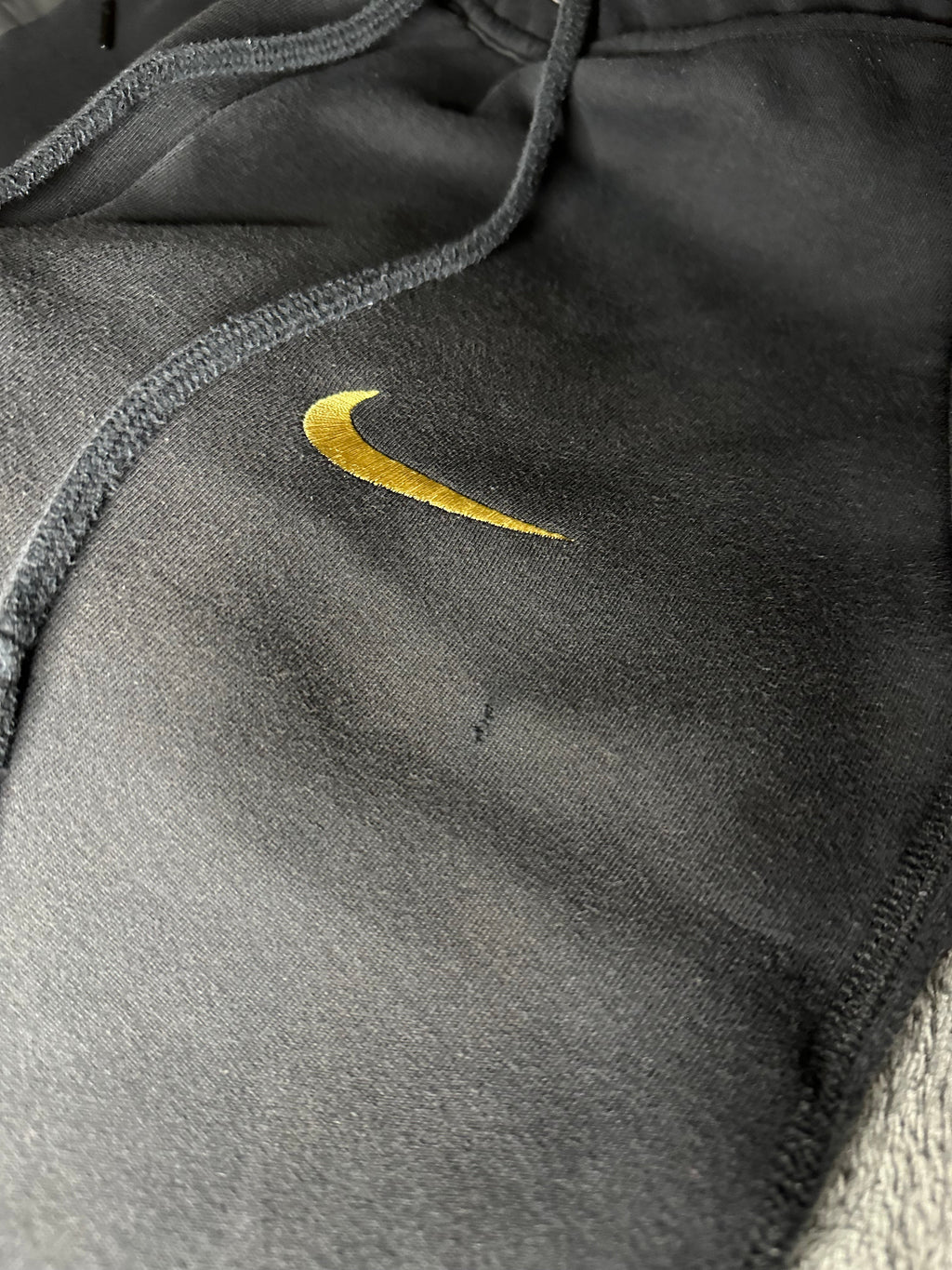 TRACKSUIT NIKE TECH FC BARCELLONA CON CAPPUCCIO • NERO / ORO