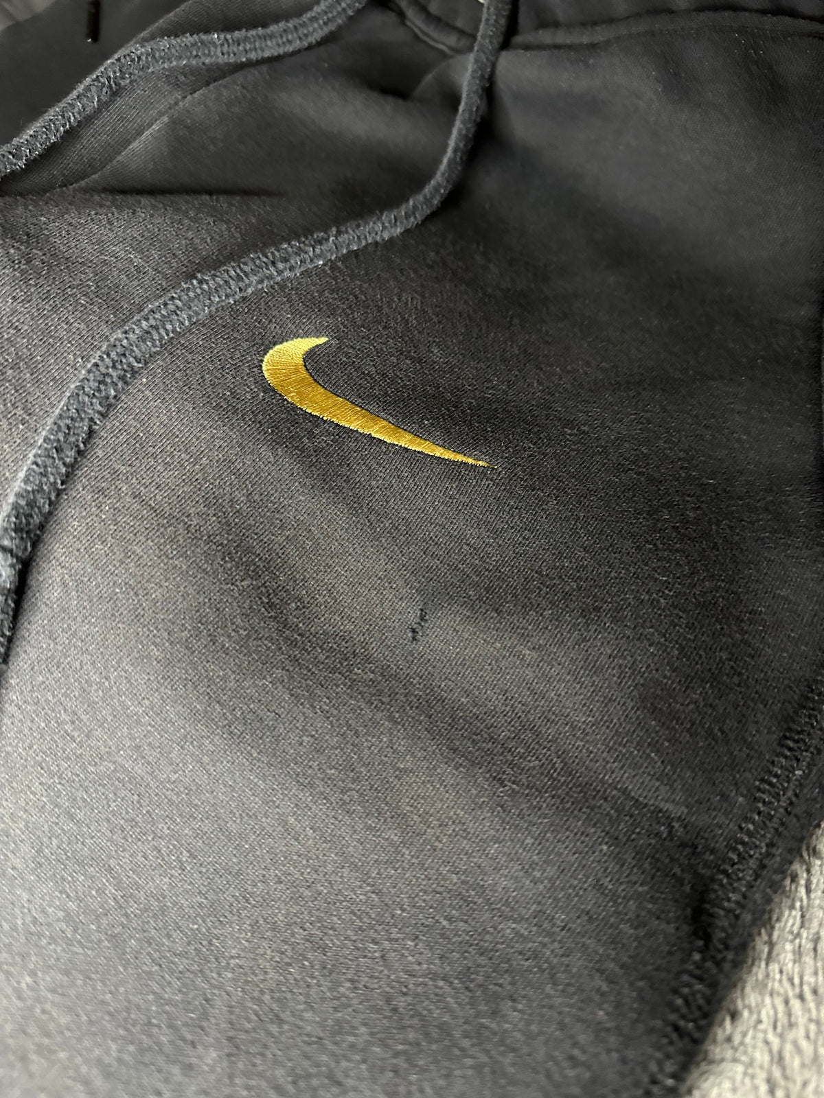 TRACKSUIT NIKE TECH FC BARCELLONA CON CAPPUCCIO • NERO / ORO